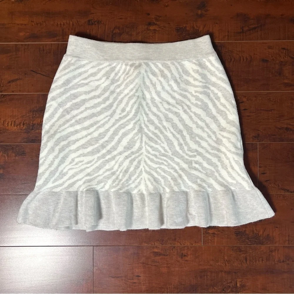 ANTHROPOLOGIE Dolan Left Coast Zebra Ruffled Knit Mini Skirt Size Small Petite